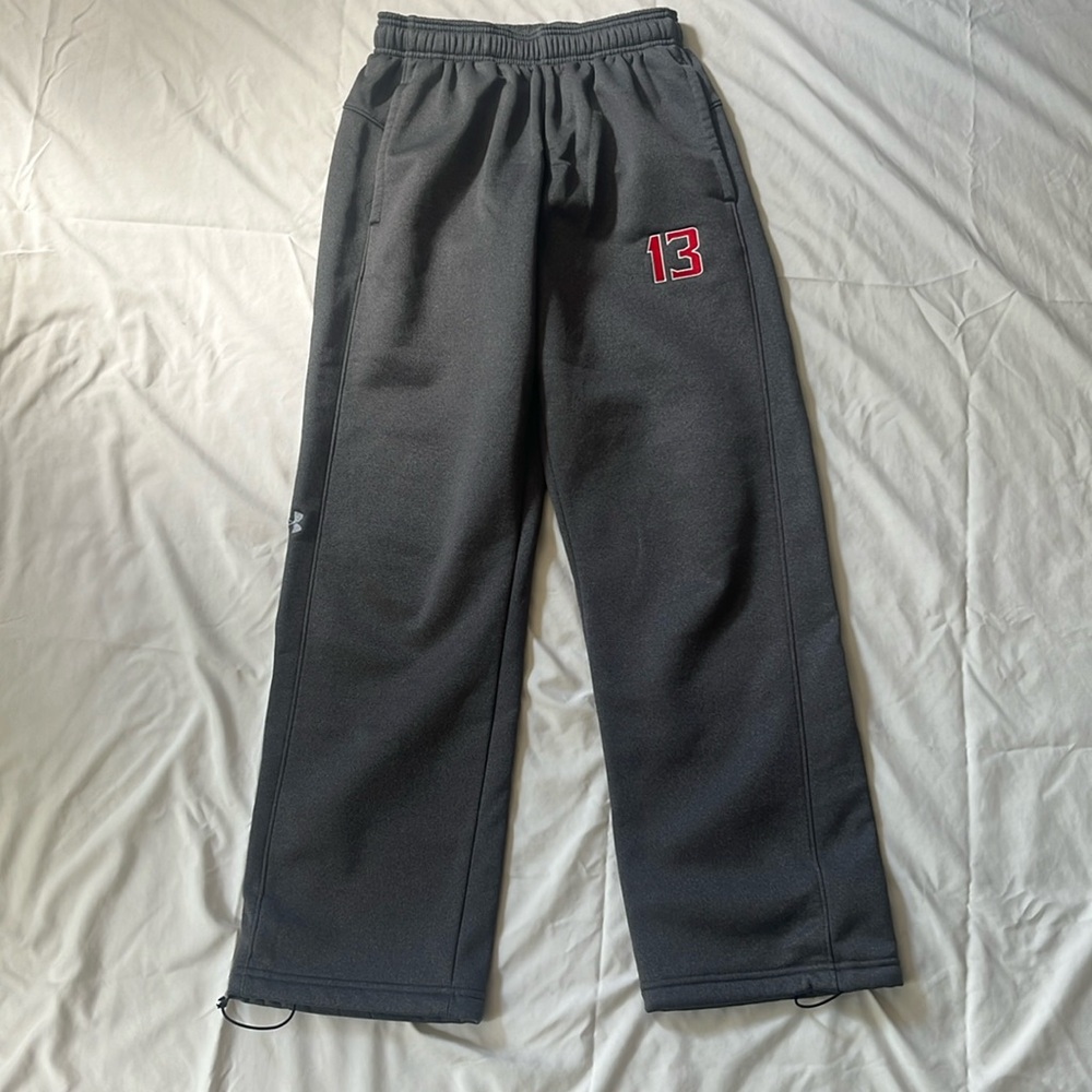 Under Armour small men’s wide leg cold gear sweatpants with two front pockets
